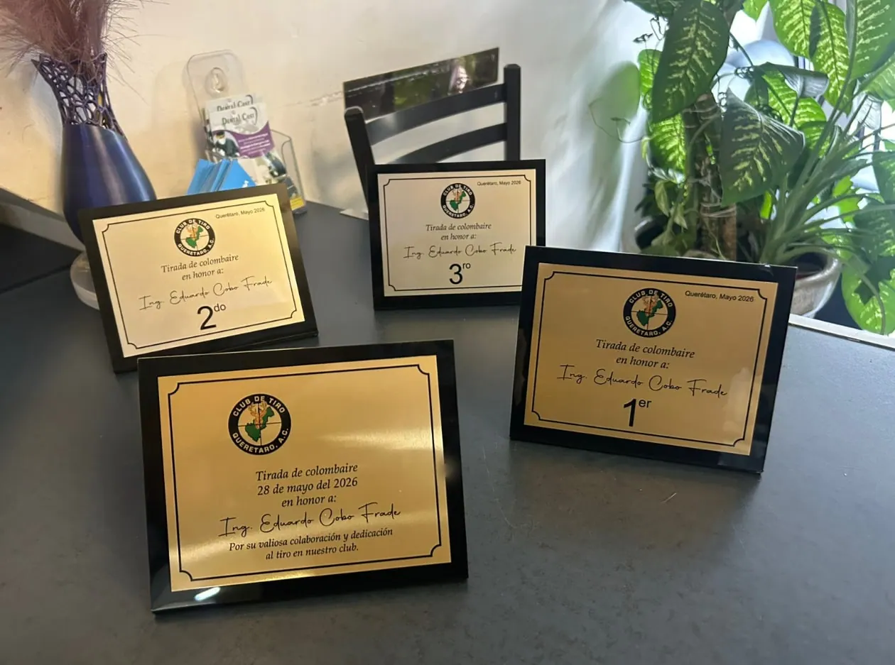 Juego de placas doradas de primero, segundo y tercer lugar